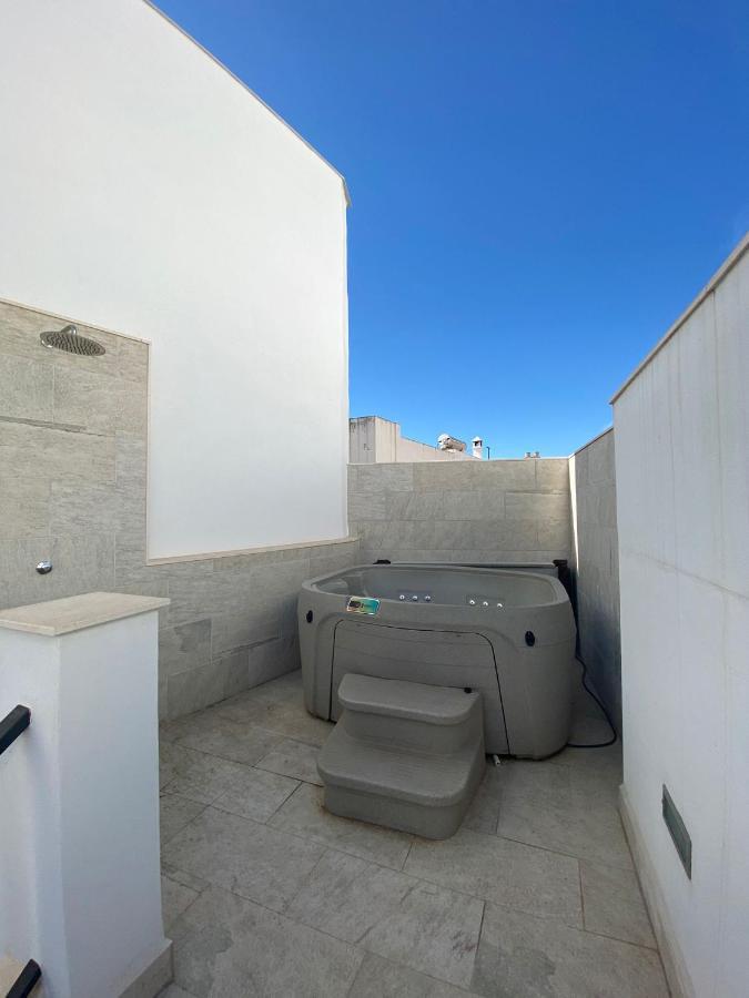 New Townhouse In The Heart Of Nerja With Jacuzzi Villa Exterior photo